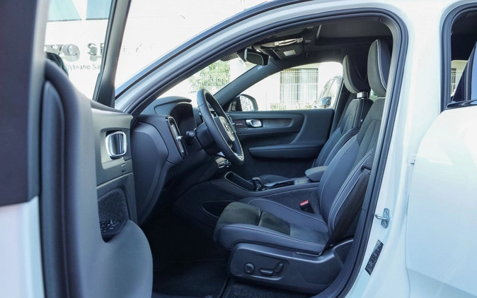 Volvo XC 40 cena 229900 przebieg: 5850, rok produkcji 2023 z Lubniewice małe 436